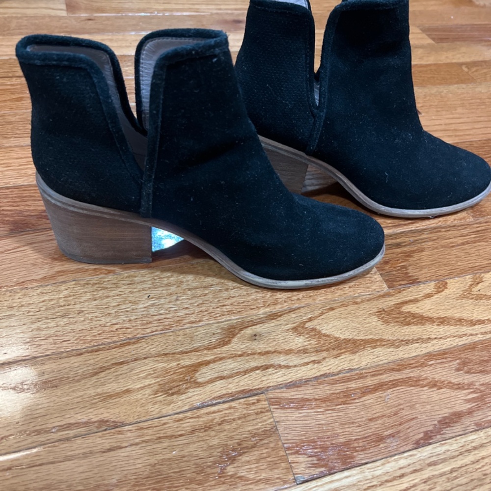 Hinge bootie - Picture 2 of 3